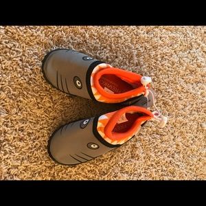 NWT toddler water shoes